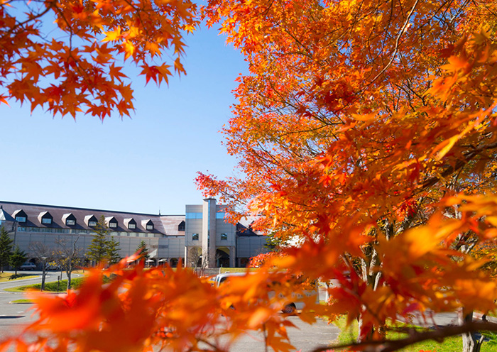 Exterior / Autumn. Five minutes walk to Lake Goshiki. You can enjoy the autumn leaves to your heart's content.