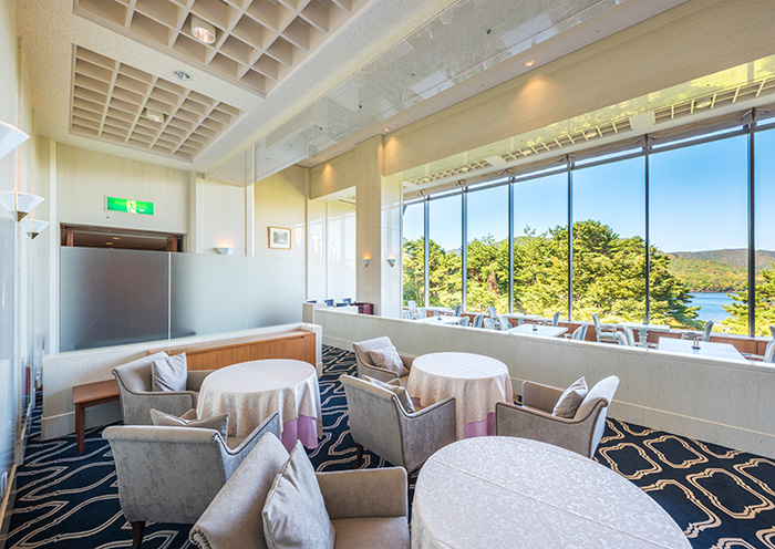 French restaurant "Maple." Enjoy exquisite French cuisine with a limited number of guests per day.