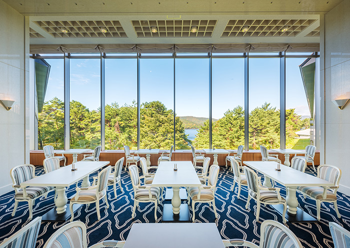 French restaurant "Maple." Enjoy exquisite French cuisine with a limited number of guests per day.
