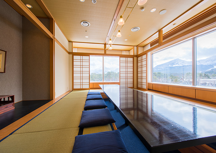 Japanese restaurant "Waraku" offers a magnificent view of Mount Bandai from its large windows.