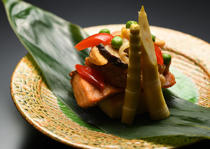 An example of a Japanese kaiseki meal. / Spring.