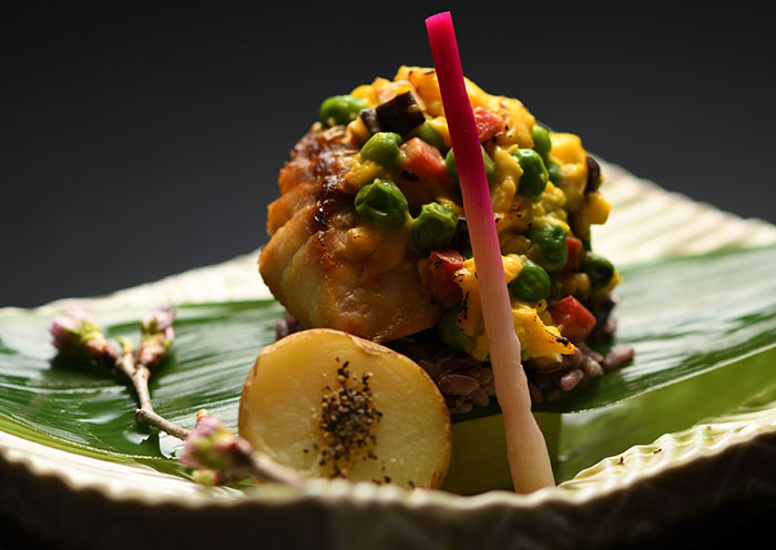 An example of a Japanese kaiseki meal. / Spring.