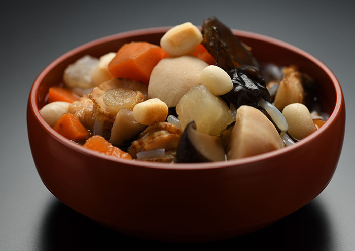 An example of a Japanese kaiseki meal. / Spring.