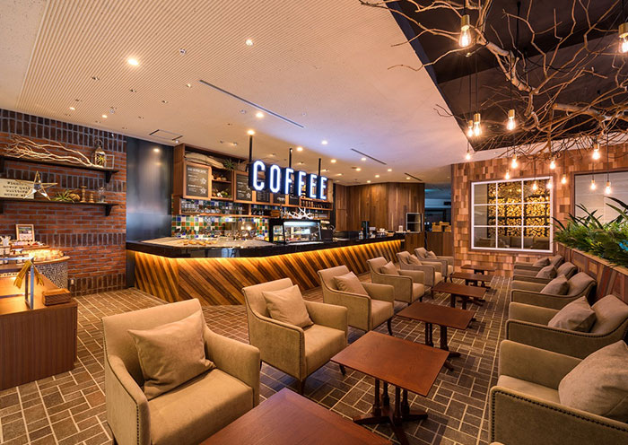 This is a spacious Urabandai Cafe where you can relax and unwind.