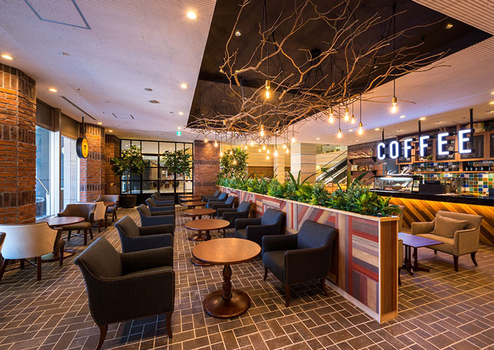 This is a spacious Urabandai Cafe where you can relax and unwind.