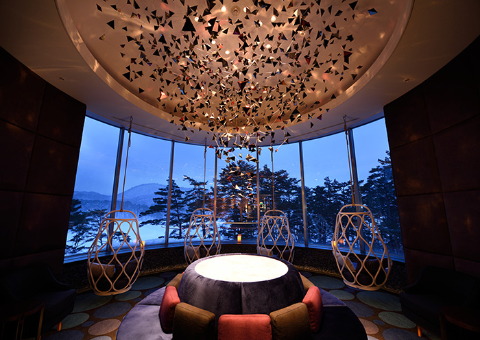 The observation space at the back of the play spot offers a panoramic view of Lake Hibara.