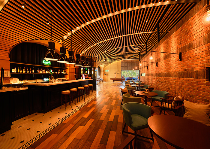 Play spot. Darts, billiards, simulation golf, karaoke, and more.