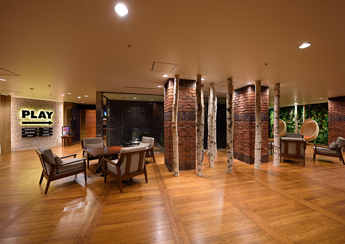 Play spot. Darts, billiards, simulation golf, karaoke, and more.