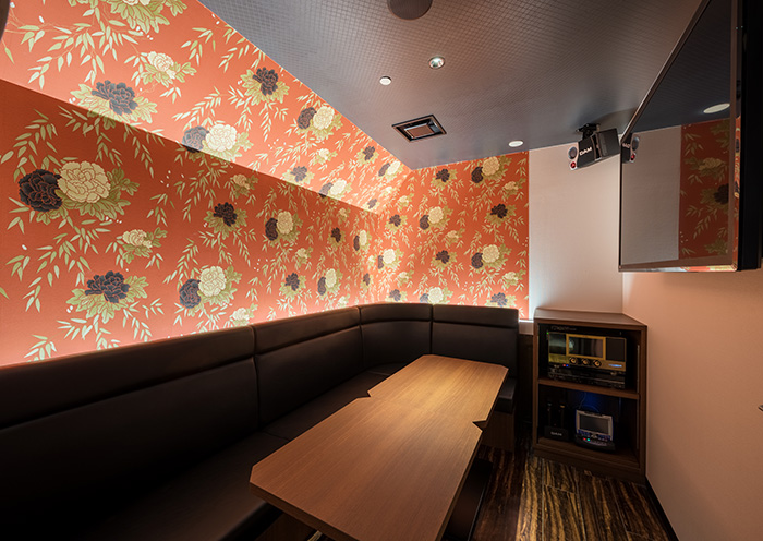 Private karaoke rooms. Each room can accommodate 2 to 18 people.