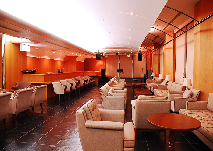 Live house "Scat" is a live bar equipped with a stage, sound and lighting equipment.