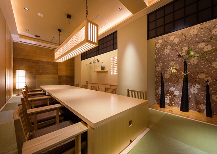 Small banquet room. This is a small Japanese-style banquet Japanese Style Room with sunken seating, accommodating 2 to 12 people.