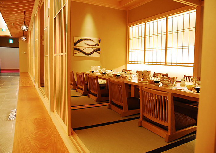 Small banquet room. This is a small Japanese-style banquet Japanese Style Room with sunken seating, accommodating 2 to 12 people.