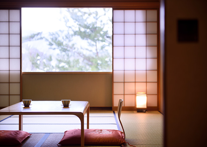 Japanese Style Room / 12 tatami mats. This room can accommodate large groups.