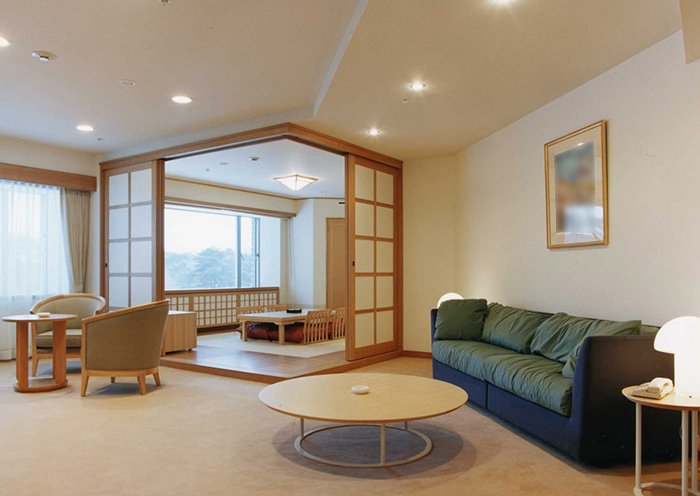 Suite / 102 square meters. Enjoy an elegant stay in a modern atmosphere.