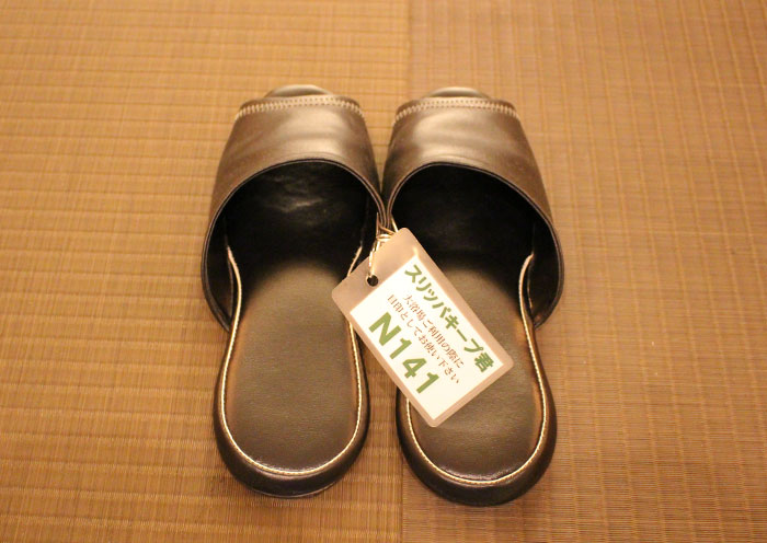 Slipper clip. Use it when you take a bath.