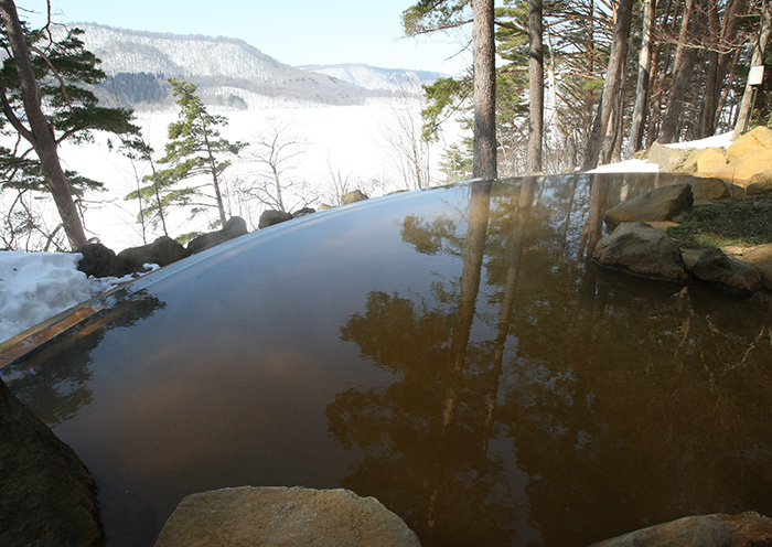 A spectacular open-air hot spring where you can enjoy the scenery of the four seasons. Snow scenery.