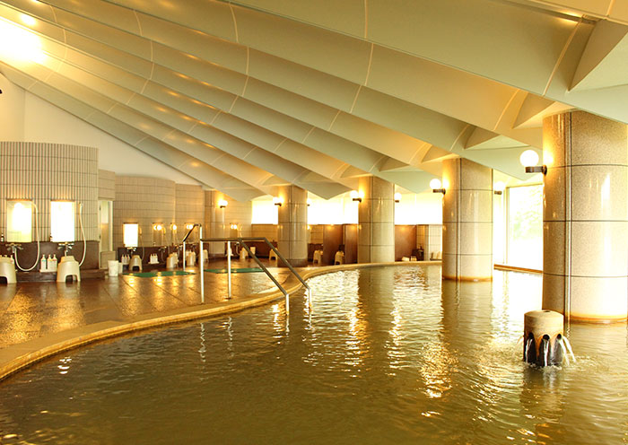 Indoor bath. Relax your body and mind in the spacious bathtub and enjoy a moment of relaxation.