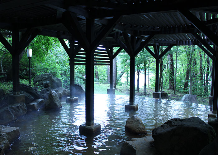 An open-air hot spring (women's bath) with natural hot spring water. A popular open-air bath at Nekoma Onsen.