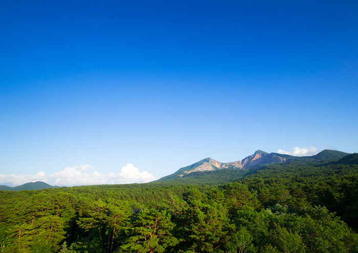 Mount Bandai/Omote Bandai area. It has been known as "Aizu Ridge" since the Manyo period.