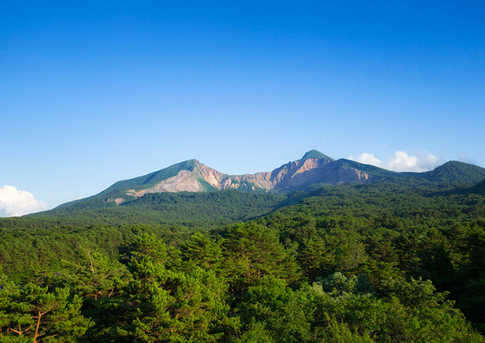 Mount Bandai/Omote Bandai area. It has been known as "Aizu Ridge" since the Manyo period.
