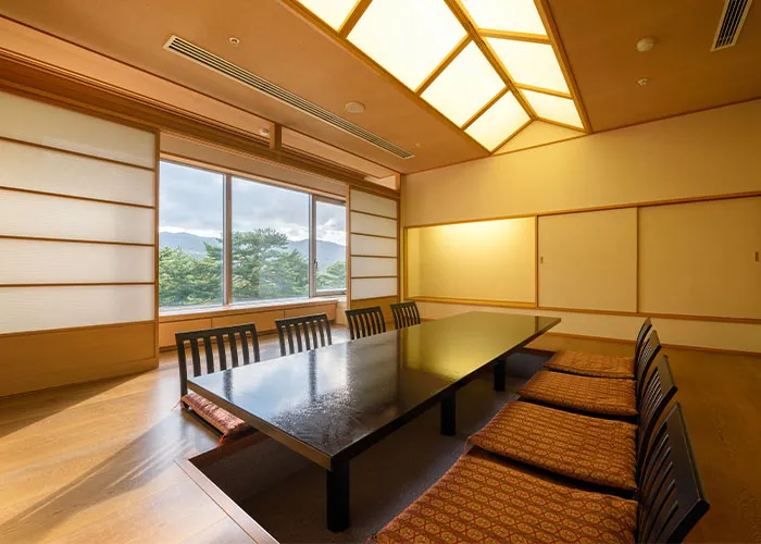 Private banquet rooms (Western-style and Japanese-Japanese Style Room) "Suzuran, Rindou, Mizubashou"