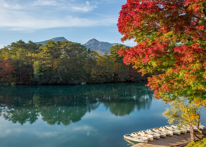 Autumn Bishamon Lake