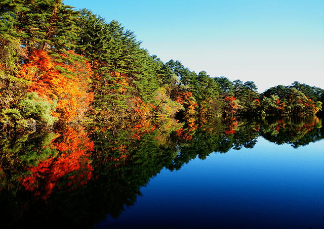Lake Goshiki in autumn