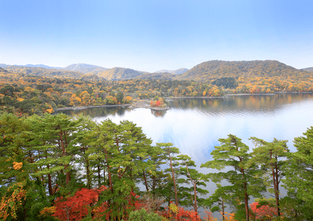Lake Hibara in autumn