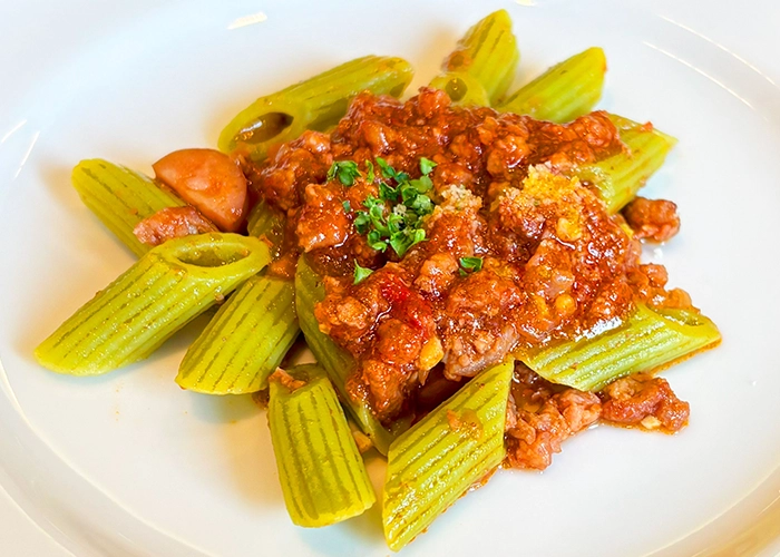 Spinach pasta with original meat sauce