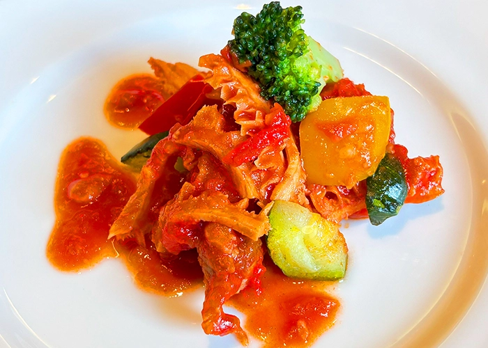 Summer vegetables, tripe, and beef tendon stew in tomato sauce